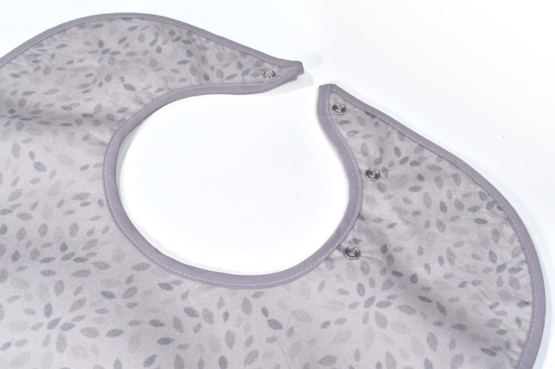 bavoir-feutrine-9355P-taupe-pression