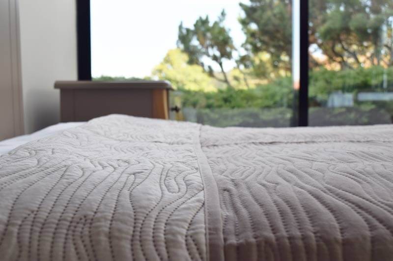 couvre-lit-milo-59-09-piquage-vague-ambiance